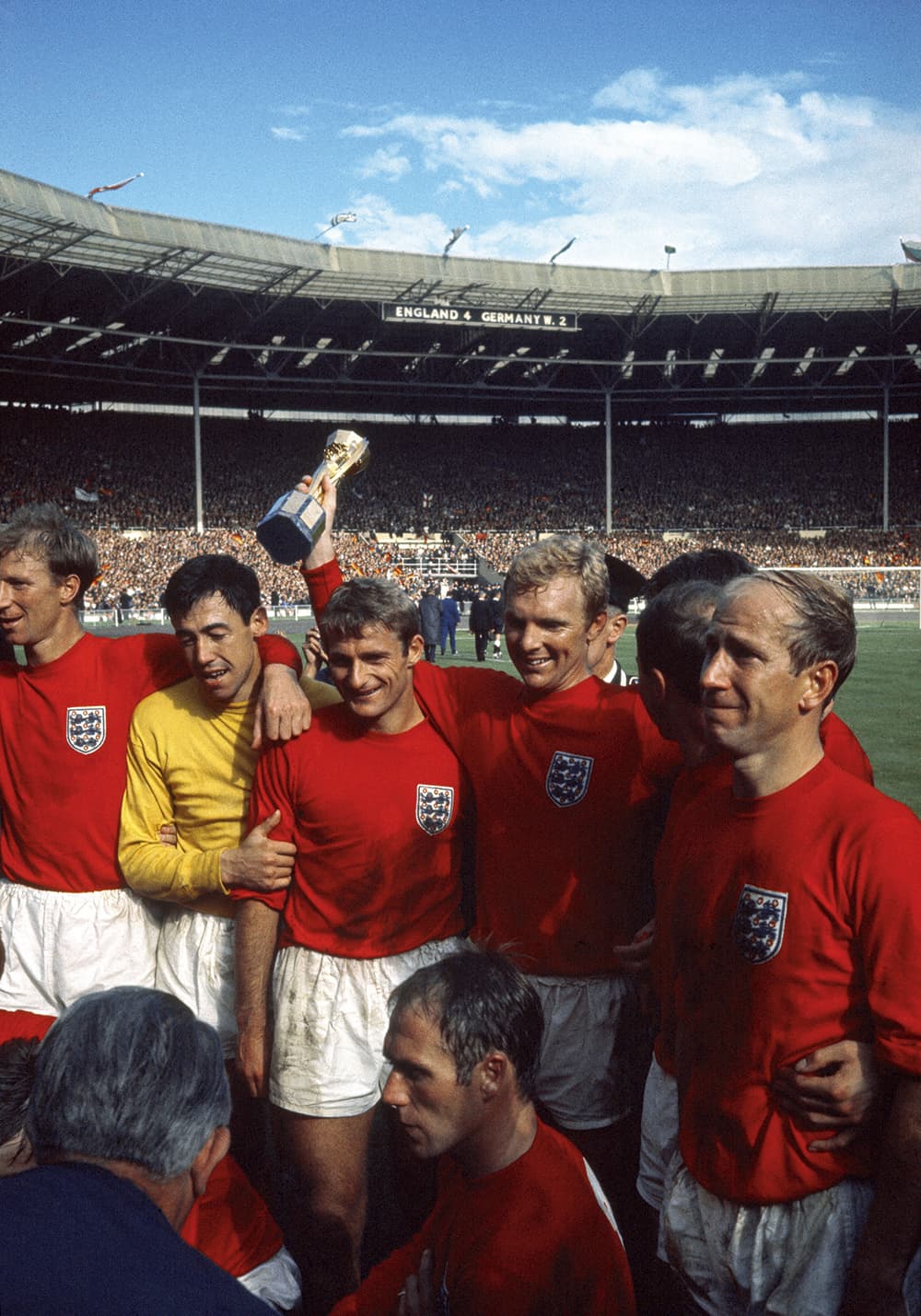 Gerry-Cranham-England-team-with-trophy