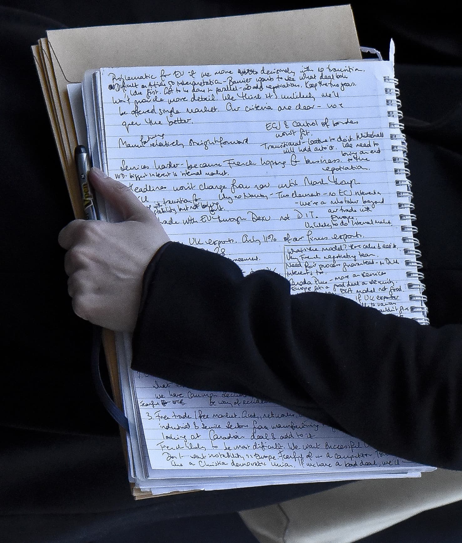 Close up of papers held by Julia Dockerill who left cabinet/brexit office to go into No10 walking with Mark Field MP. Image by Steve Back / Barcroft Images