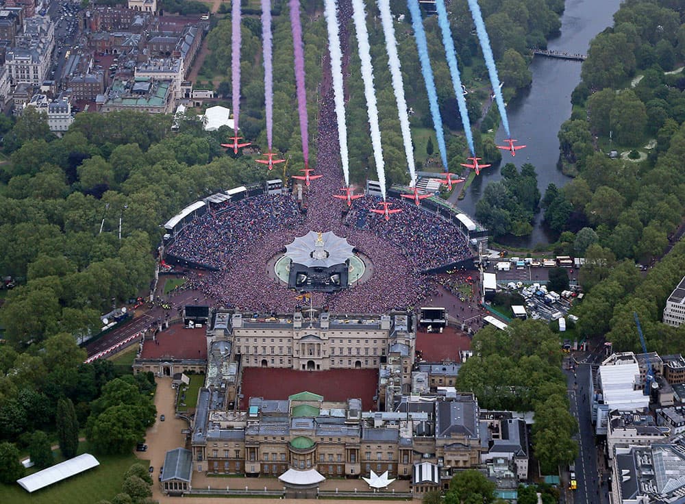 Peter Macdiarmid RAF team fly over Buckingham Palace