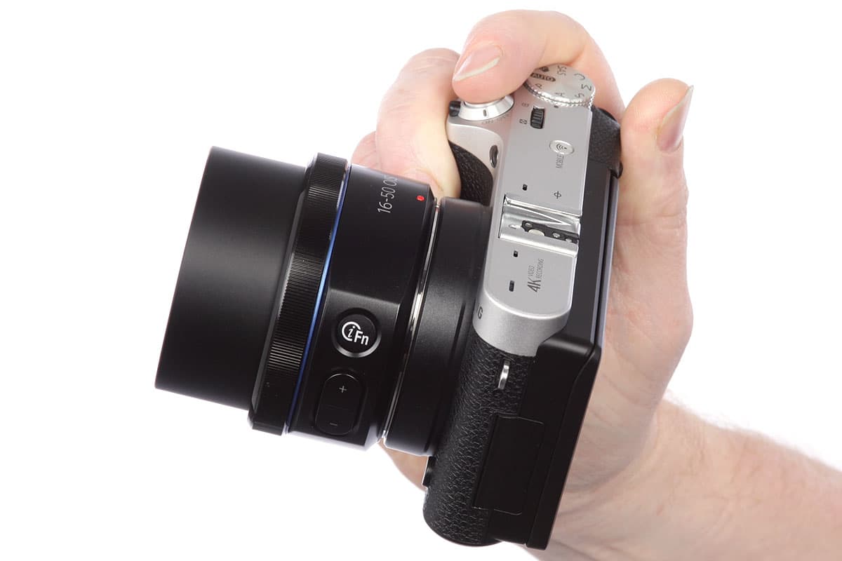 With its prominent rounded handgrip the NX500 is unusually comfortable to hold, even one-handed