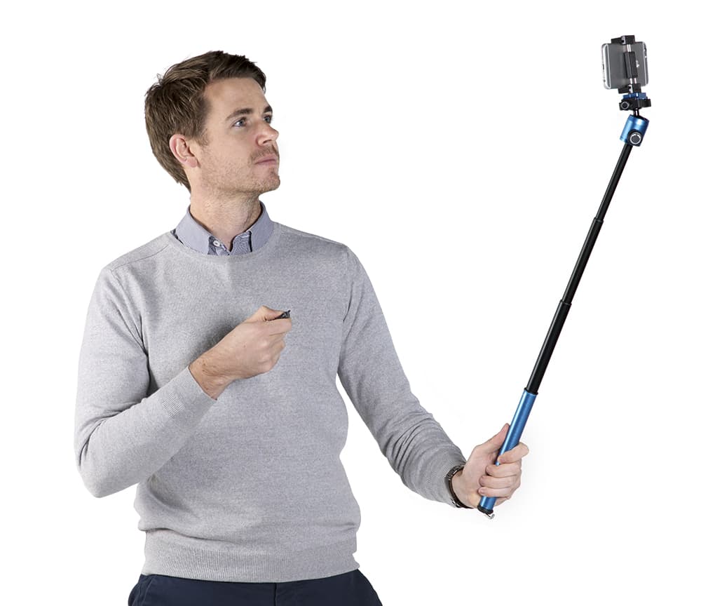 MeFoto Backpacker Air tripod with smartphone