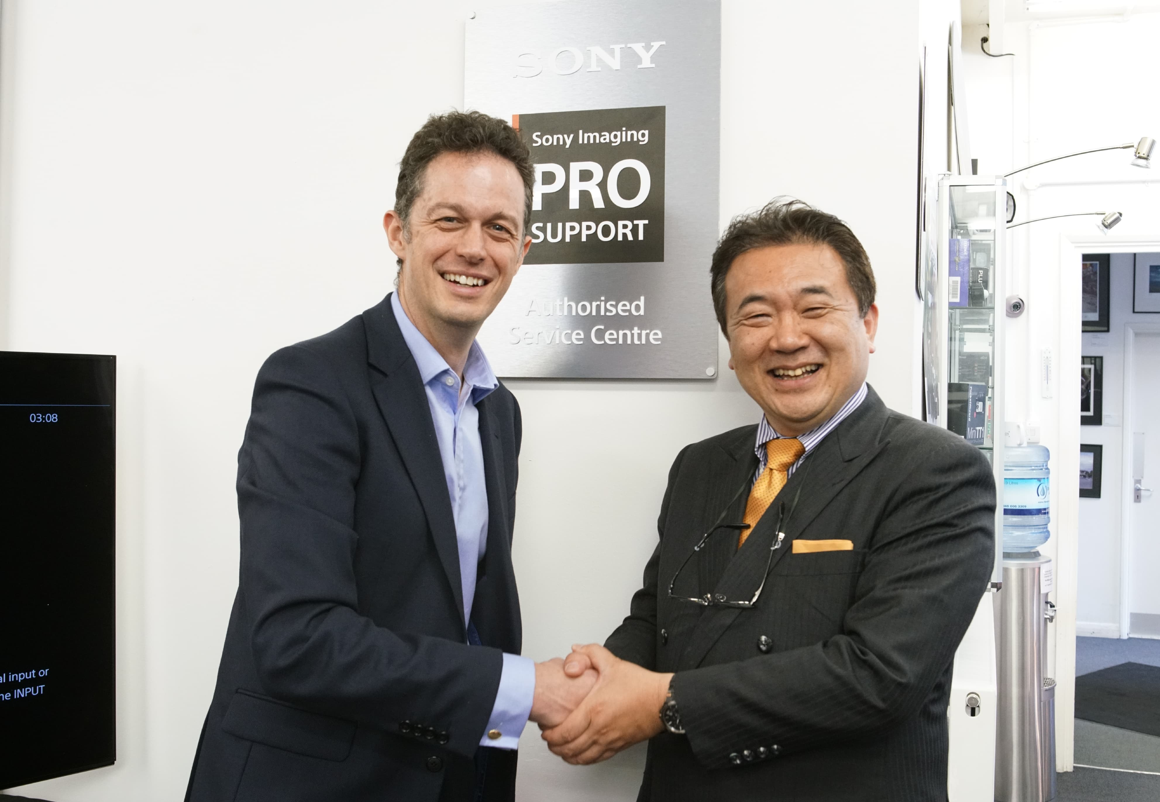 David Garratt and Yosuke Aoki shaking hands at new Sony Imaging Pro Support Centre 