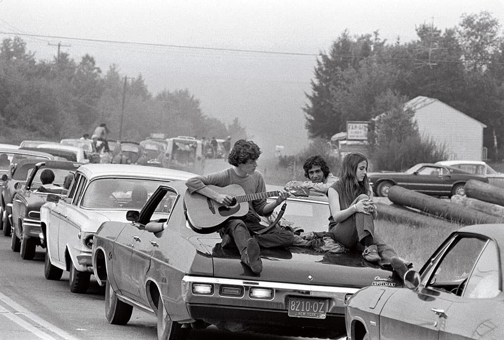 Rolling Stone crowds on way to Woodstock