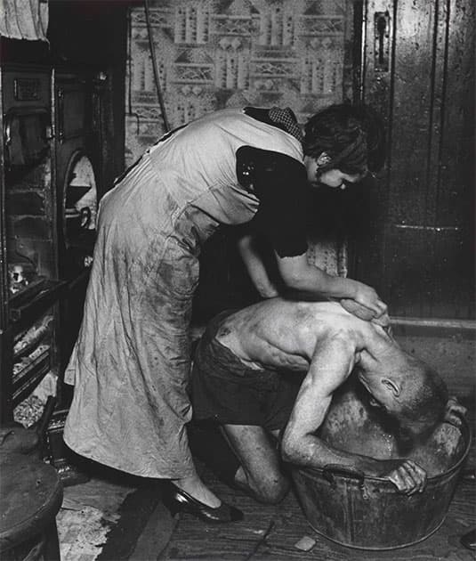 Bill Brandt Coal miners bath 1937